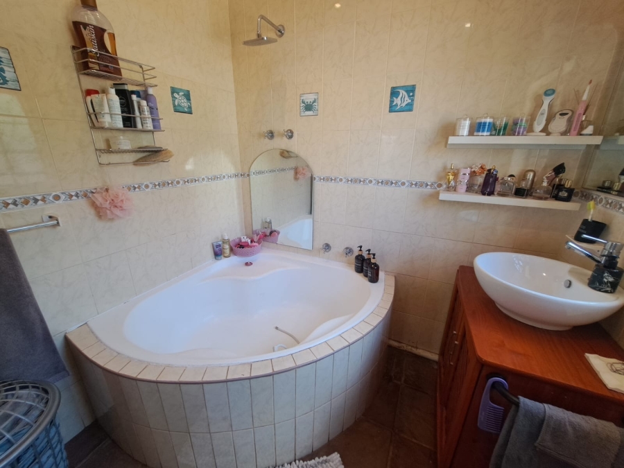 To Let 3 Bedroom Property for Rent in Safari Gardens North West